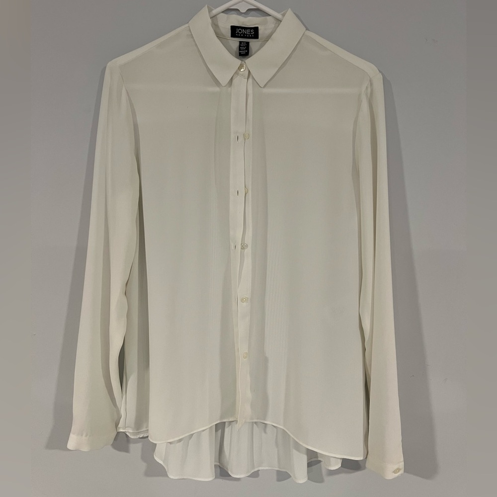 Jones New York medium cream blouse with fluted detailing